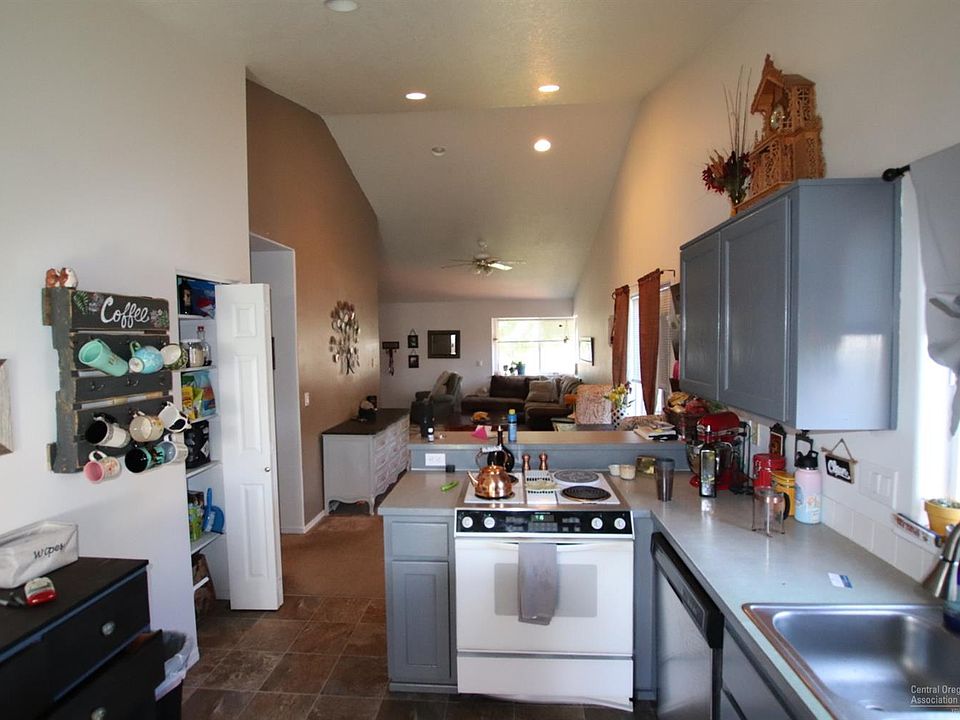2nd image of 2725 SW Volcano Ct