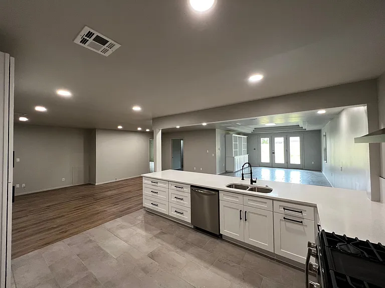 432 E F St — Photo 34