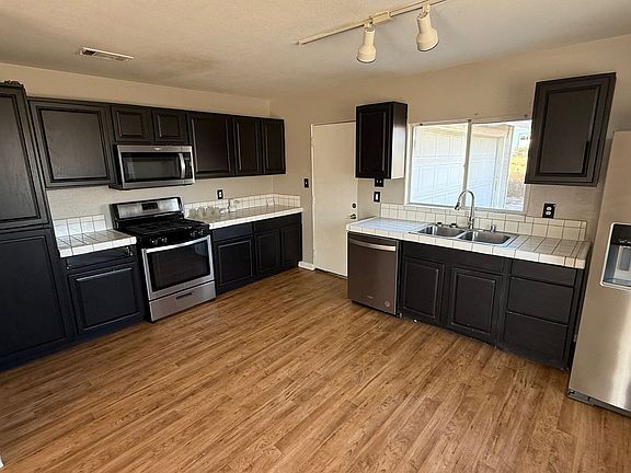 4th image of 879 Wilson Ave