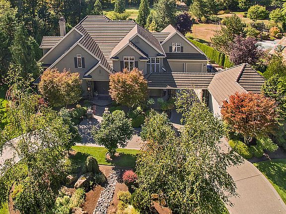 3rd image of 439 Windsor Dr SE