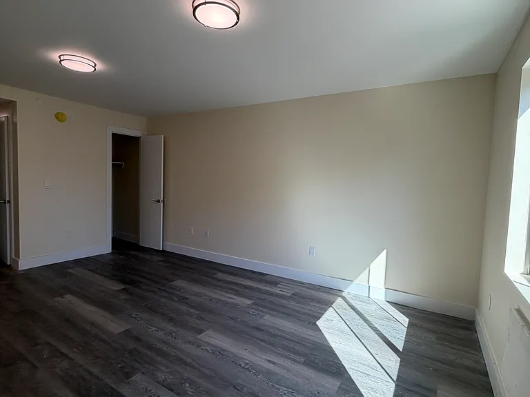 2512 Bronx Park E #G — Photo 11