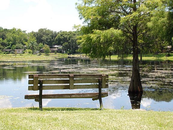 4th image of 3710 Mirror Lake Dr