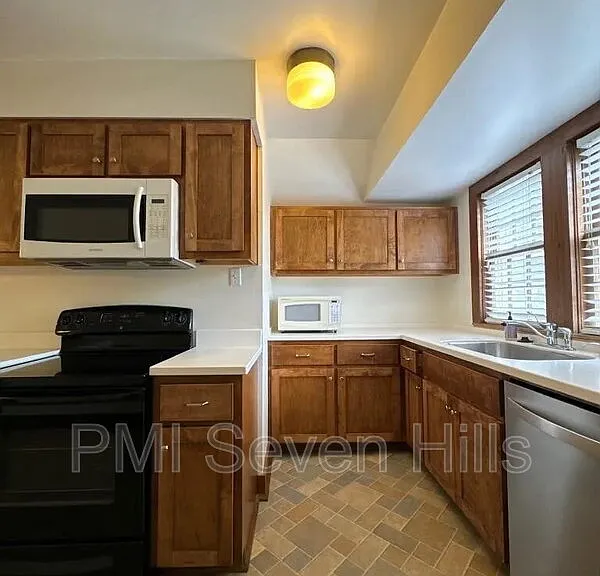 1643 Fernando Dr #2 — Photo 6