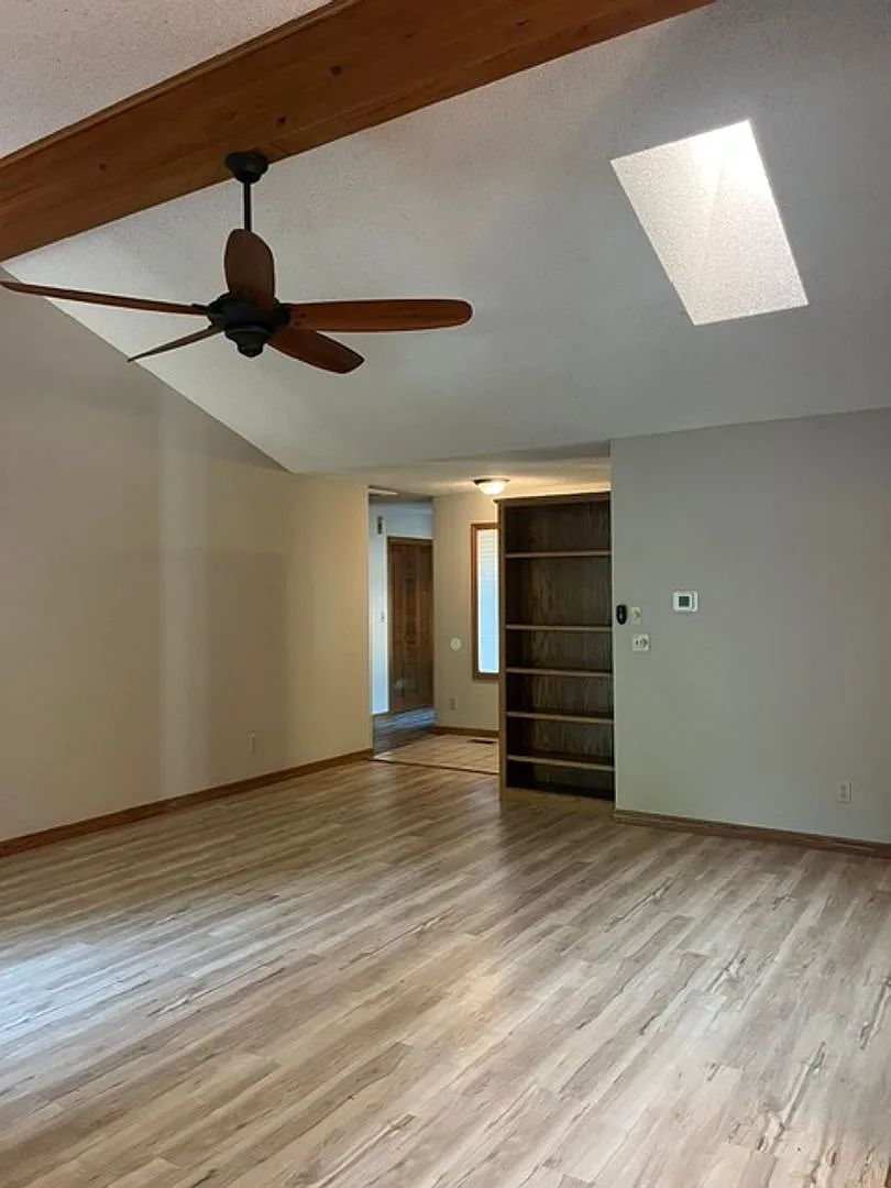 Bella Vista Close to Lake Windsor! — Photo 4