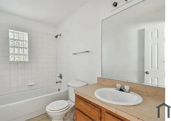 408 Jackson St — Photo 9