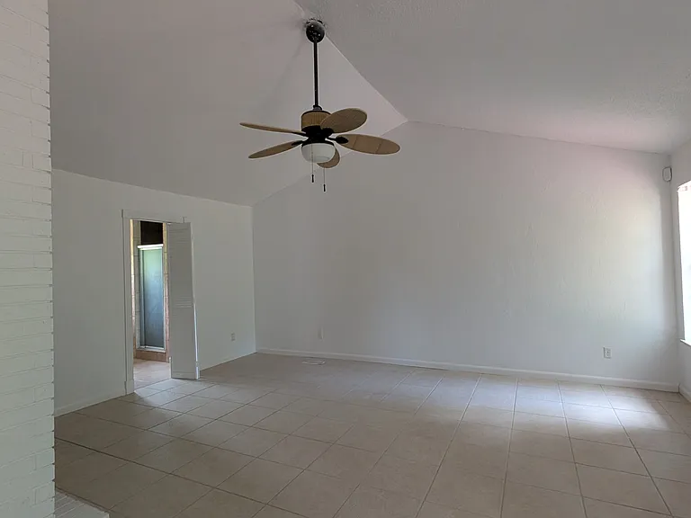 524 NW 164th St — Photo 7