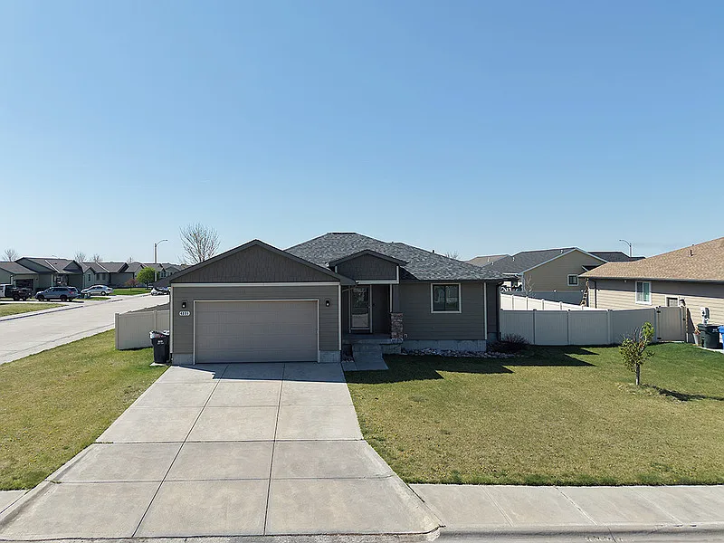 Photo 2 of 40 - 4225 Yarrow Dr - Grand Island, NE Building Photo - 4225 Yarrow Dr
