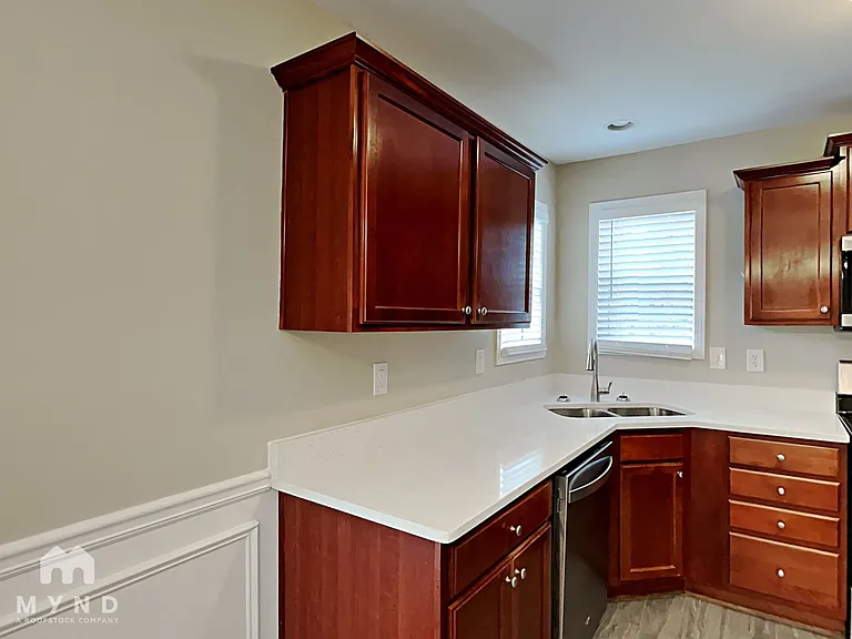 205 Ivy Ct — Photo 9