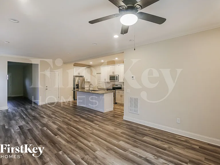 215 Parkwood Dr NW — Photo 5
