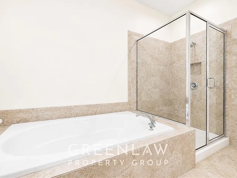 7403 Lowery Oak Dr — Photo 36