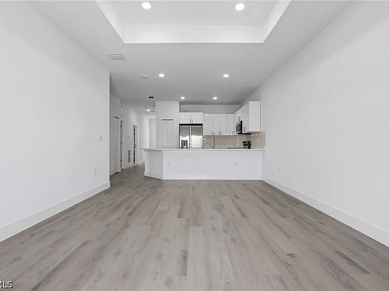 723 Ivan Ave S — Photo 10