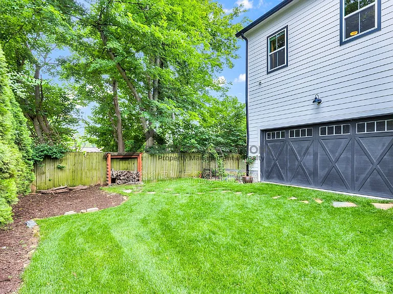 704 W End Cir — Photo 47