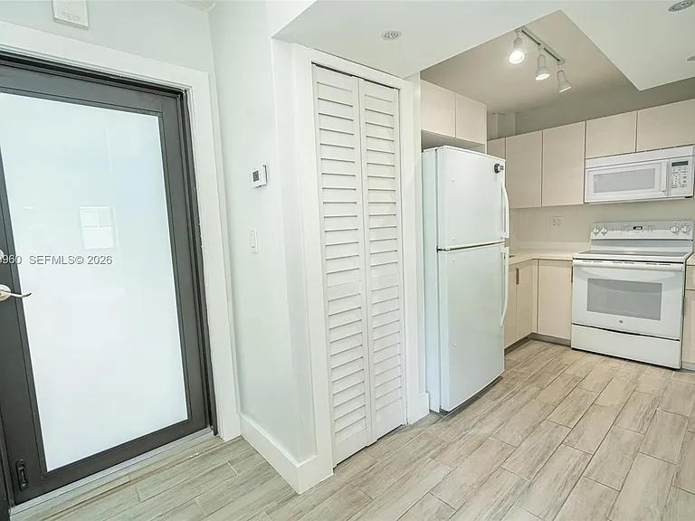 810 Salzedo St #15 — Photo 5