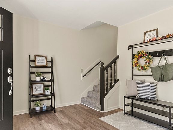 5th image of 1090 Fairfax Dr