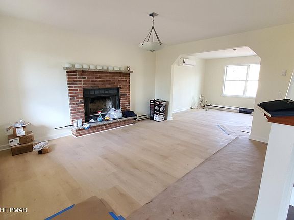 2nd image of 320 Canterbury Rd