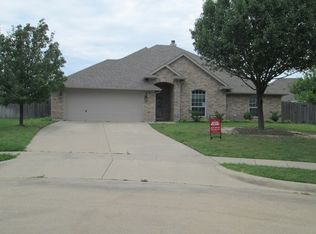 524 Hazelnut Ct, Saginaw, TX 76179