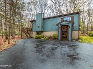 198 Upper Lakeview Dr, Hawley, PA 18428