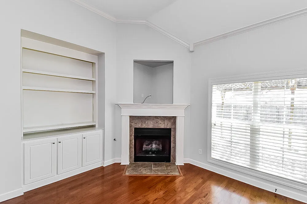 3 bed, 2.0 bath, 2104 sqft, $2,290 — Photo 4