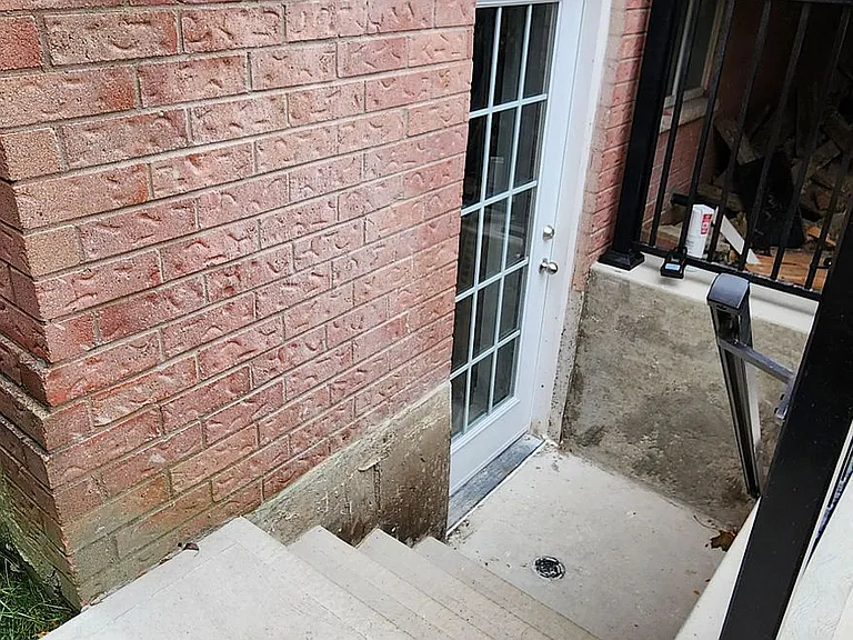 15 Dagwell Cres — Photo 2