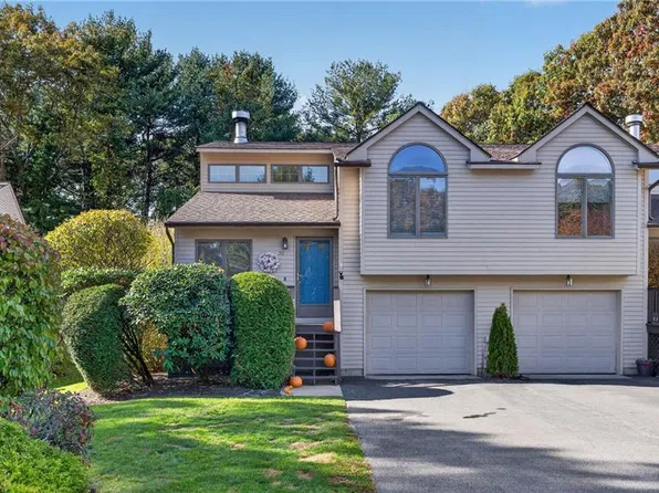90 Cardinal Dr, North Kingstown, RI 02852
