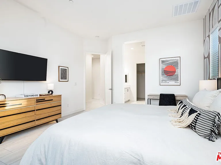 1605 3/4 Candela Ct — Photo 10