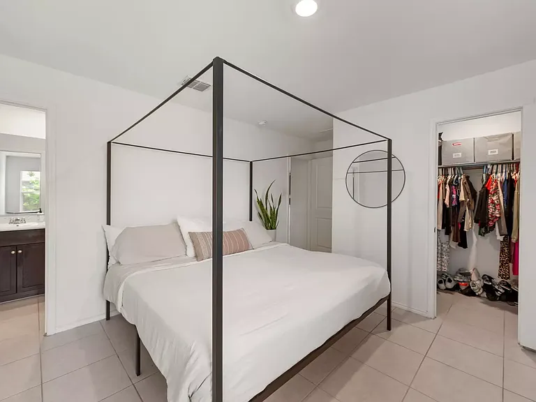 709 Odlozil Ln — Photo 10