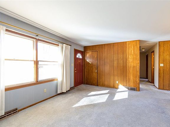 4th image of 1455 Parkview Dr
