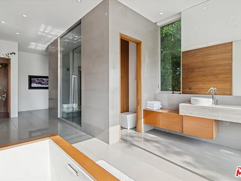 1232 Sunset Plaza Dr — Photo 34