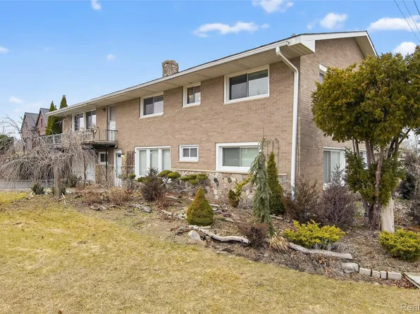 7975 Bendix Rd, Brighton, MI 48114