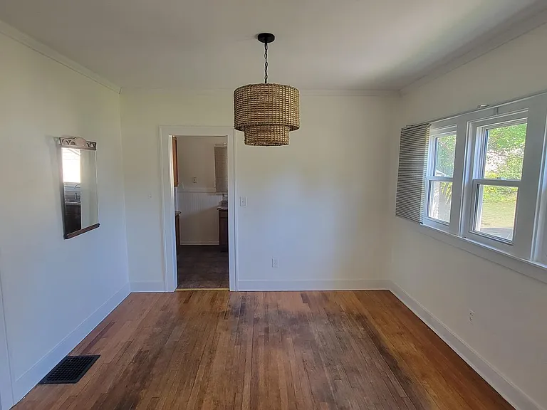 505 Graceland St NE — Photo 10