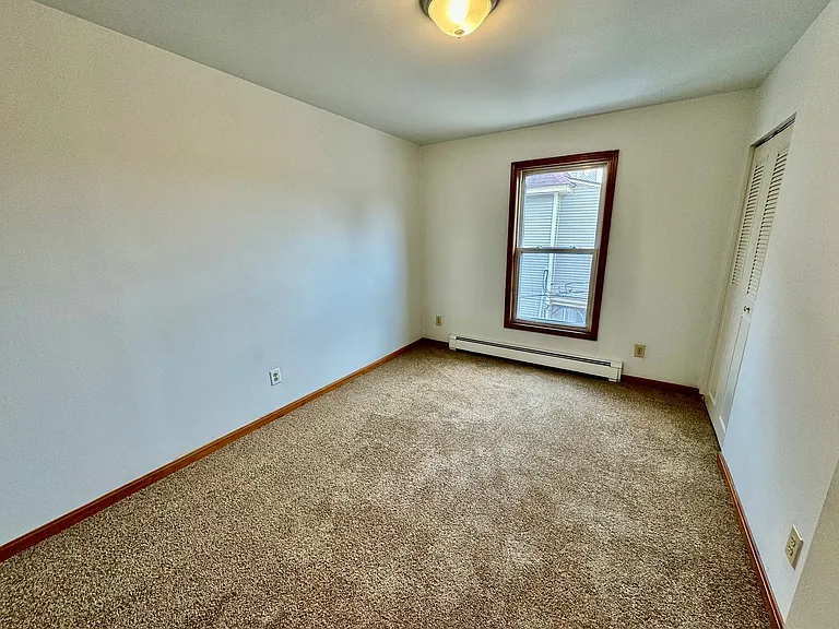 605 W Cross St — Photo 7