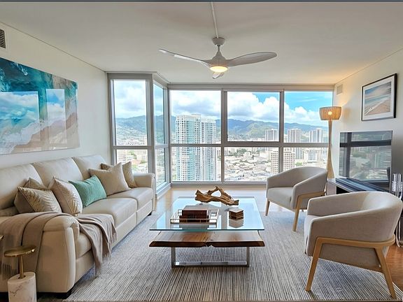 2nd image of 1177 Queen St APT 3901