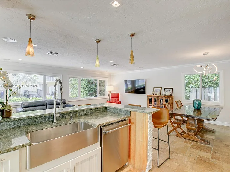 309 Oak St — Photo 30
