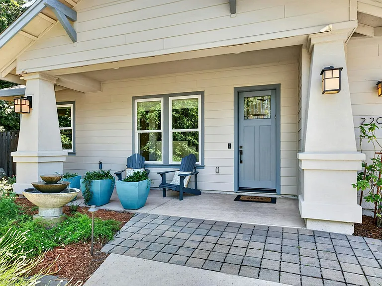 2204 Bryce Ln — Photo 2