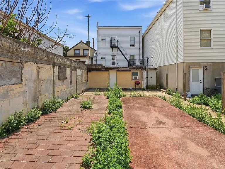 78 Logan Ave — Photo 18