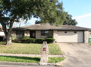 204 Georgia Ln, Victoria, TX 77901