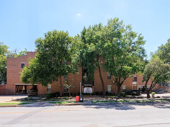 4th image of 203 E 31st St APT 312