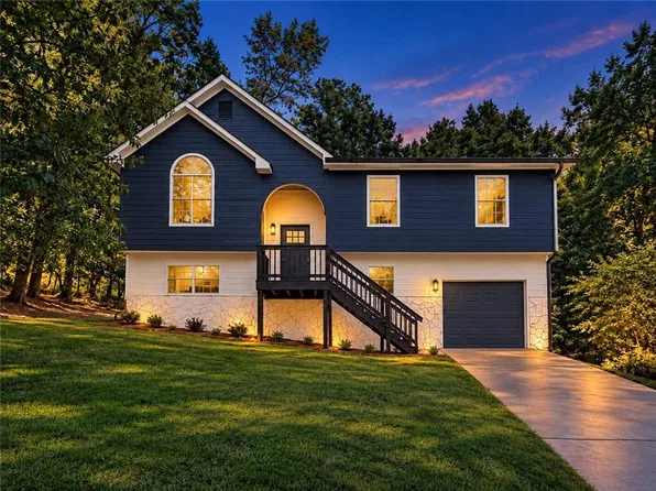 3480 Estate Lake Dr, Fairburn, GA 30213