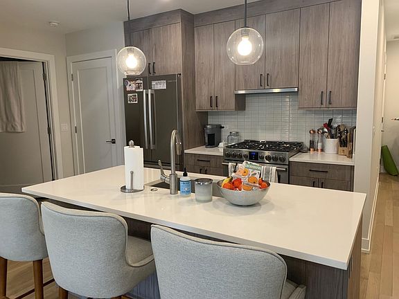 5th image of 3208 N Southport Ave #407