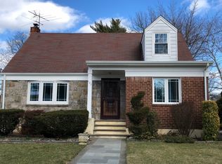 127 Norman St, New Hyde Park, NY 11040
