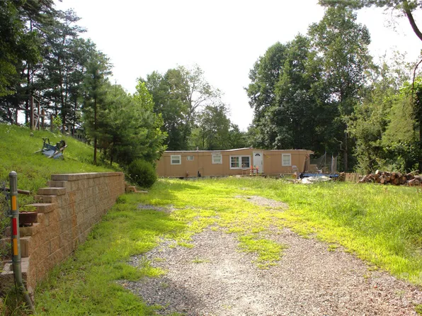3 Drizzle Dr, Leicester, NC 28748