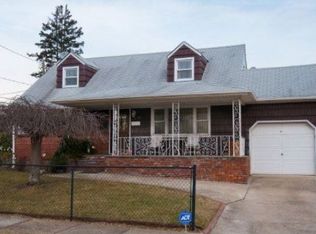 24 Byron St, Bethpage, NY 11714