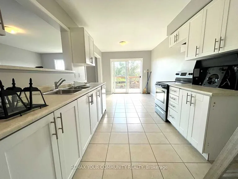 1385 Hunter St — Photo 4