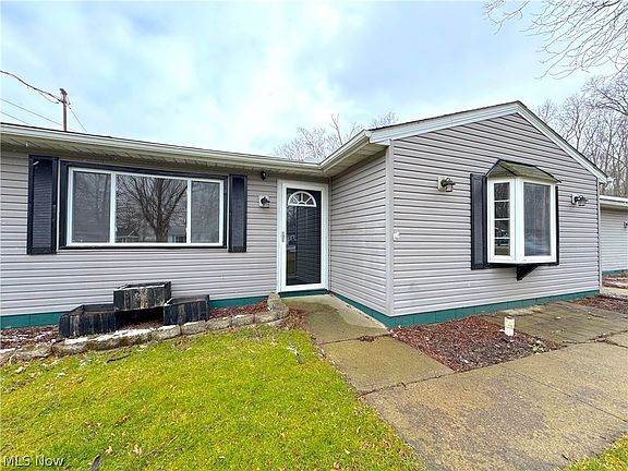 2nd image of 18066 Hillcrest Dr