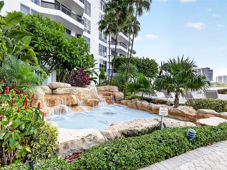 3600 Mystic Pointe Dr #310 — Photo 36