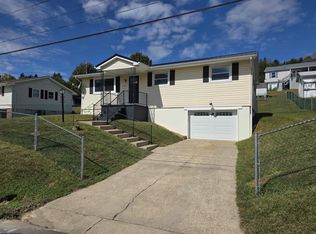 1240 Philli Ln, Lumberport, WV 26431