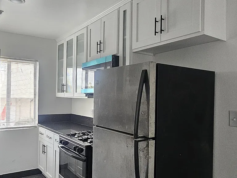 4901 Laurel Canyon Blvd #2 — Photo 4