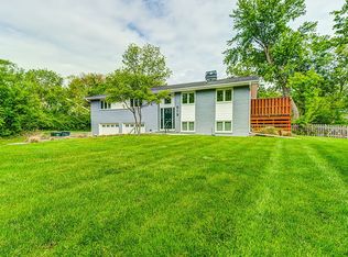 919 S Hough St, Barrington, IL 60010