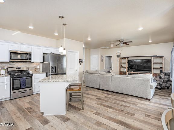 5th image of 800 Great Basin Ln