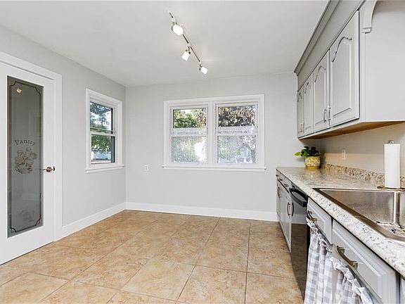 4th image of 1049 Avenue D